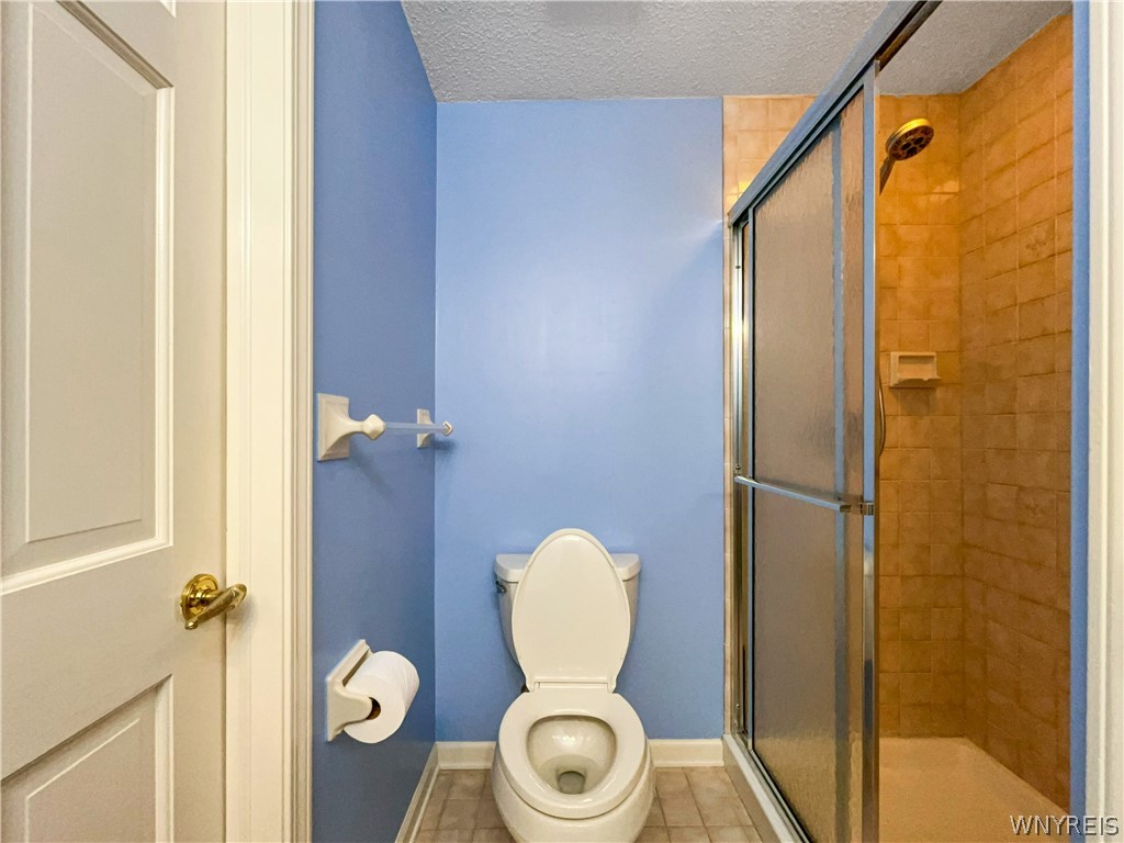 640 Youngs Road, Unit A Amherst, NY 14221 - Photo 26 of 34 Second full bath