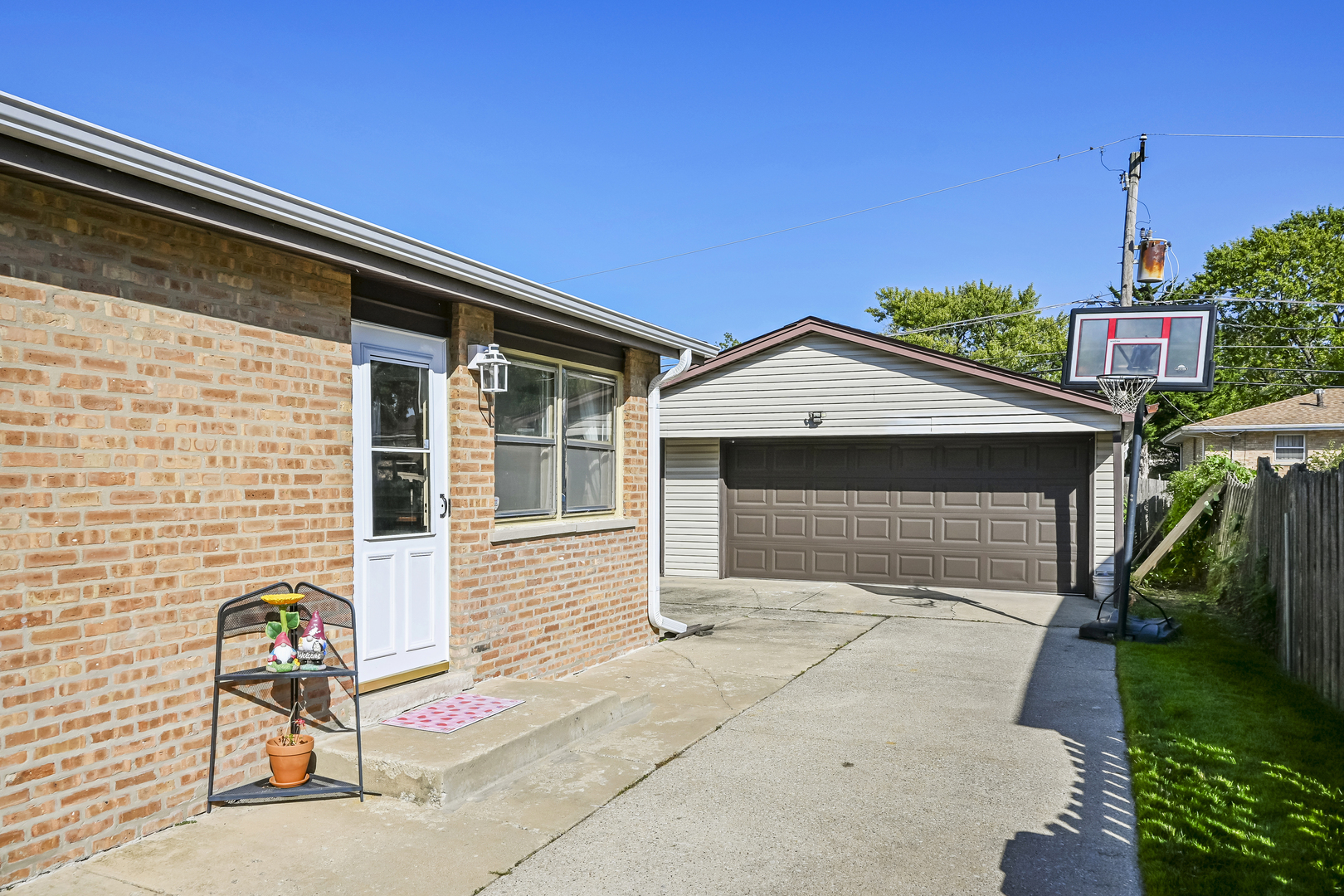 15115 Springfield Avenue Midlothian, IL 60445 - Photo 17 of 18 a front view of a house with garden