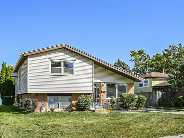 $284,900 | 15115 Springfield Avenue, Midlothian, IL 60445