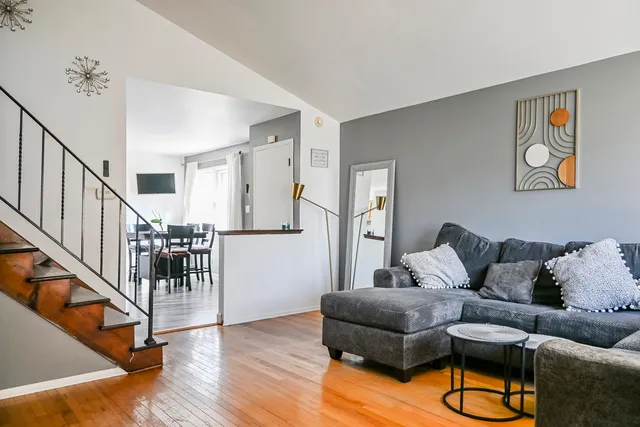 $284,900 | 15115 Springfield Avenue, Midlothian, IL 60445