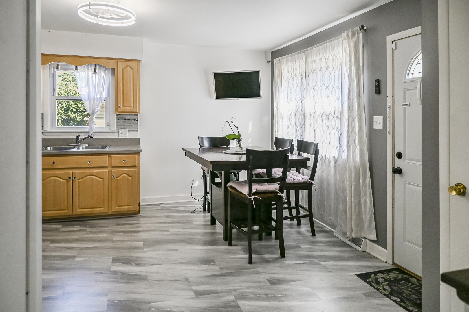 15115 Springfield Avenue Midlothian, IL 60445 - Photo 8 of 18 a view of a dining room with furniture and window