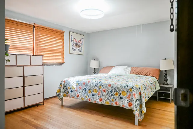 $284,900 | 15115 Springfield Avenue, Midlothian, IL 60445