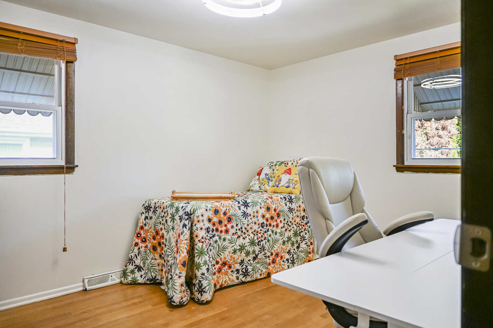 15115 Springfield Avenue Midlothian, IL 60445 - Photo 10 of 18 a bedroom with a bed and a window