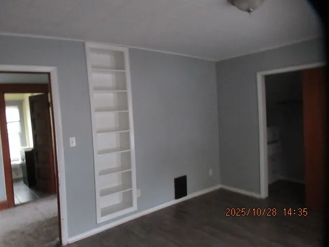 $1,400 | 407 North Russell Street, Champaign, IL 61821