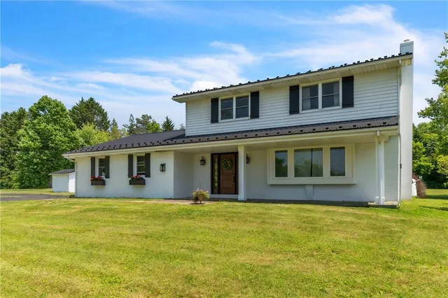 a front view of house with yard