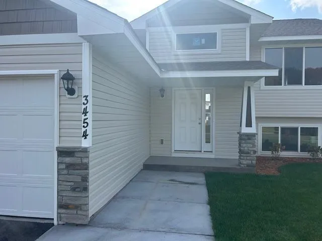 $369,900 | 3454 237th Avenue Northwest, St. Francis, MN 55070