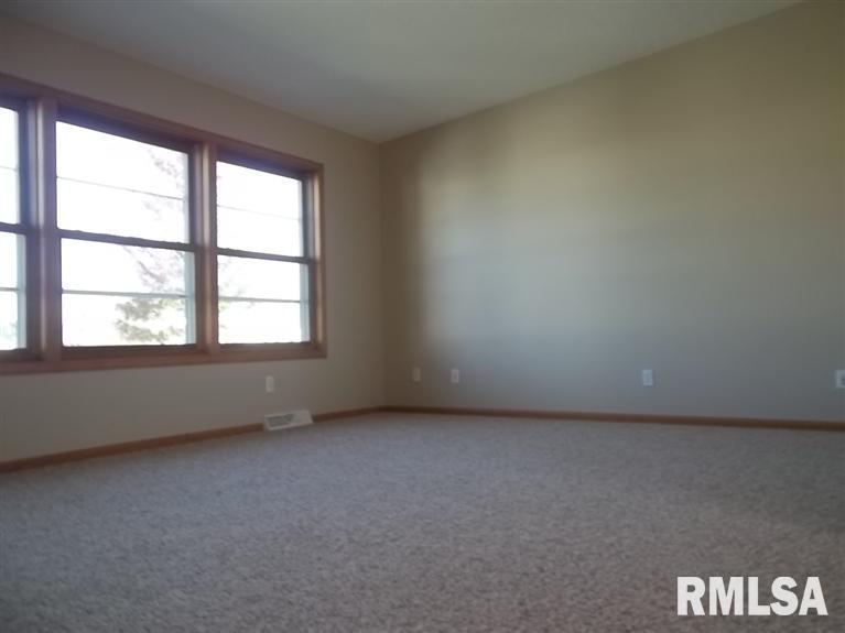 1500 11th Street Northwest Clinton, IA 52732 - Photo 7 of 20