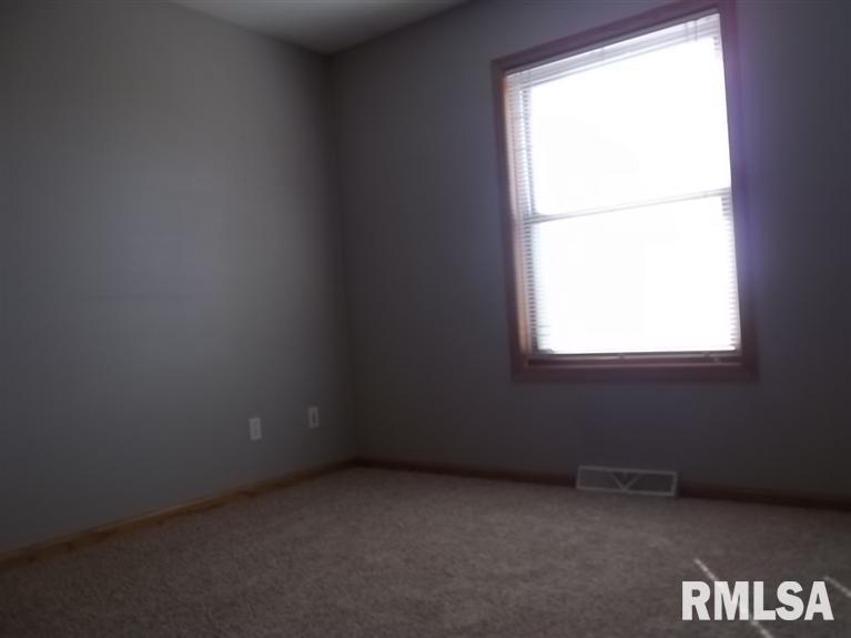 1500 11th Street Northwest Clinton, IA 52732 - Photo 10 of 20