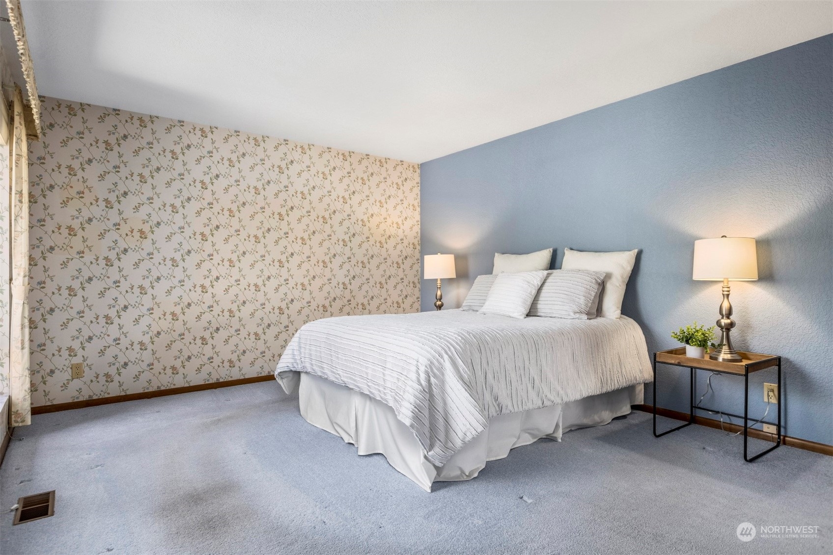623 Briar Road Bellingham, WA 98225 - Photo 21 of 40 a spacious bedroom with a bed and a lamp