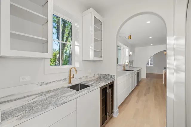 $1,895,000 | 1037 Belleforte Avenue, Oak Park, IL 60302