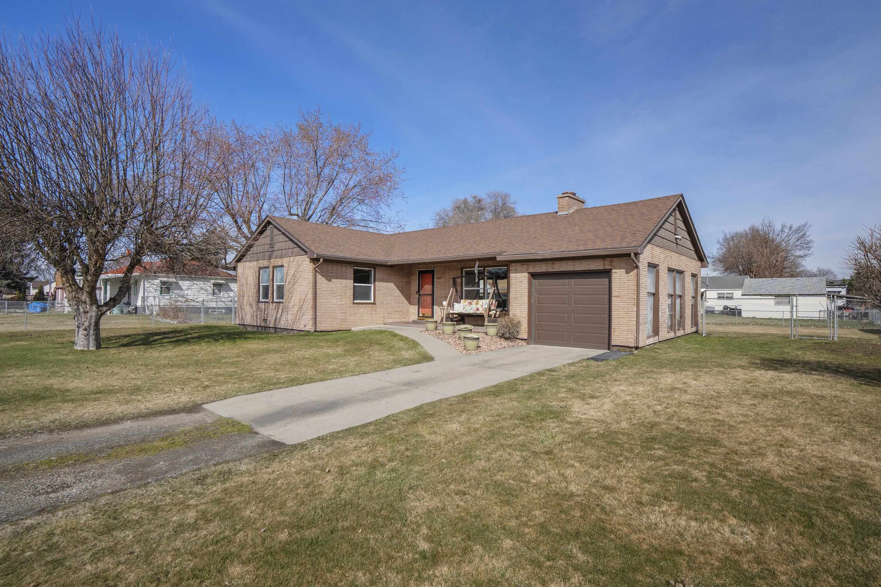 16427 East Riverside Avenue Spokane Valley, WA 99037 - Photo 1 of 45