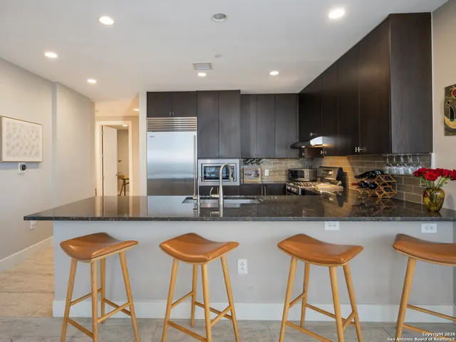 $725,000 | 610 East Market Street, Unit 2807, San Antonio, TX 78205