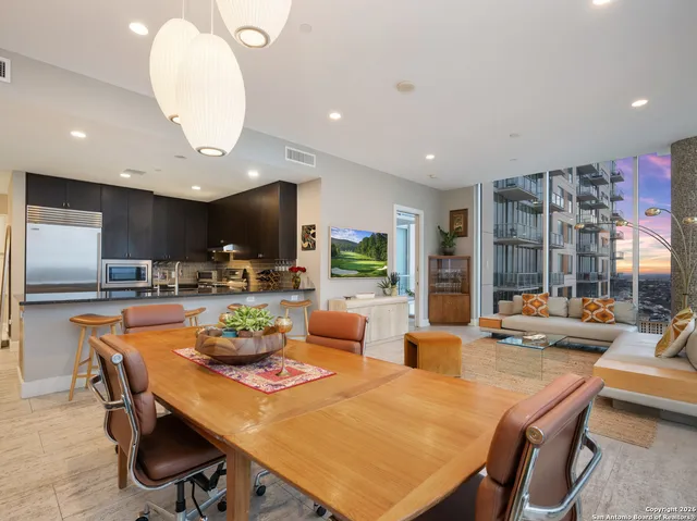 $725,000 | 610 East Market Street, Unit 2807, San Antonio, TX 78205