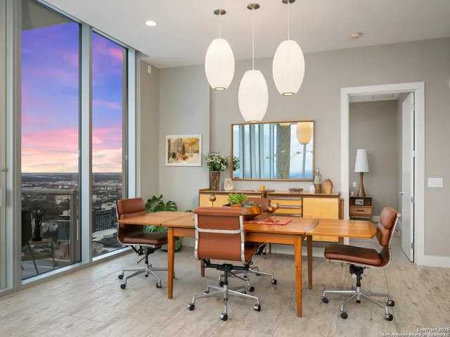 $725,000 | 610 East Market Street, Unit 2807, San Antonio, TX 78205