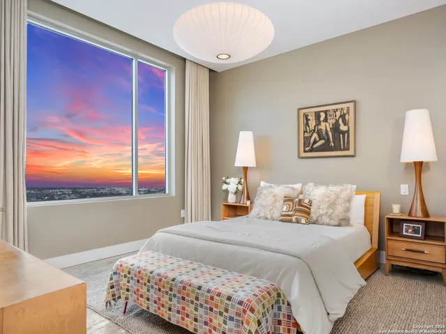 $725,000 | 610 East Market Street, Unit 2807, San Antonio, TX 78205