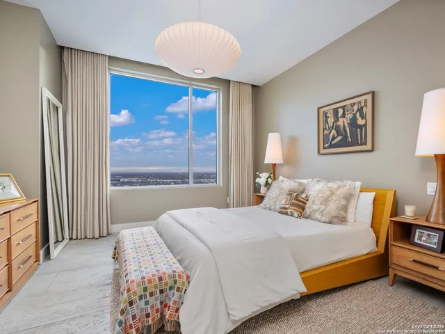 $725,000 | 610 East Market Street, Unit 2807, San Antonio, TX 78205