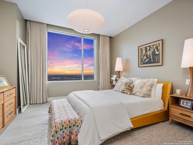 $725,000 | 610 East Market Street, Unit 2807, San Antonio, TX 78205