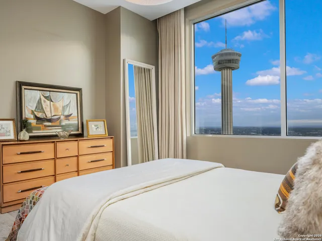 $725,000 | 610 East Market Street, Unit 2807, San Antonio, TX 78205