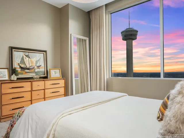 $725,000 | 610 East Market Street, Unit 2807, San Antonio, TX 78205