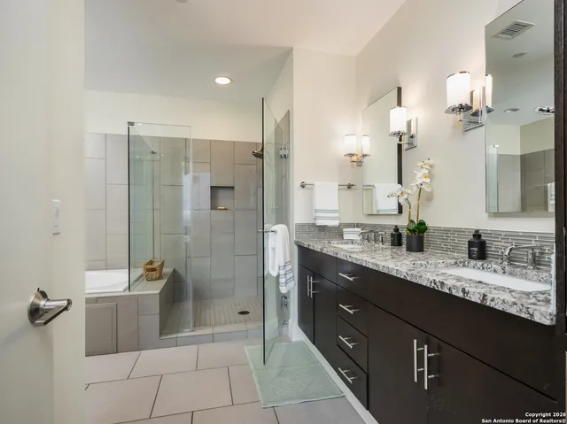 $725,000 | 610 East Market Street, Unit 2807, San Antonio, TX 78205