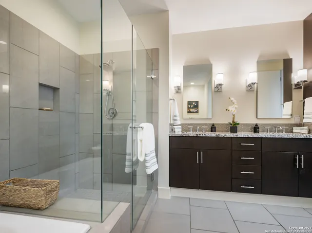 $725,000 | 610 East Market Street, Unit 2807, San Antonio, TX 78205