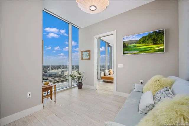 $725,000 | 610 East Market Street, Unit 2807, San Antonio, TX 78205