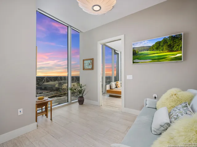 $725,000 | 610 East Market Street, Unit 2807, San Antonio, TX 78205