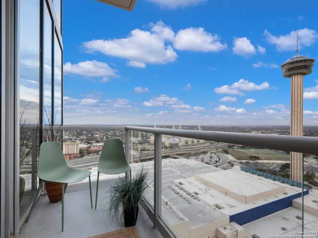 $725,000 | 610 East Market Street, Unit 2807, San Antonio, TX 78205