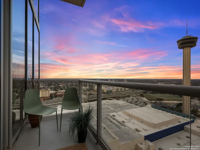 $725,000 | 610 East Market Street, Unit 2807, San Antonio, TX 78205