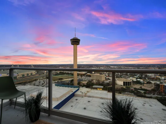 $725,000 | 610 East Market Street, Unit 2807, San Antonio, TX 78205