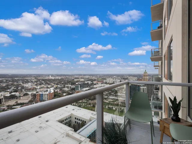 $725,000 | 610 East Market Street, Unit 2807, San Antonio, TX 78205