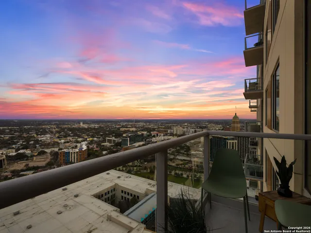 $725,000 | 610 East Market Street, Unit 2807, San Antonio, TX 78205