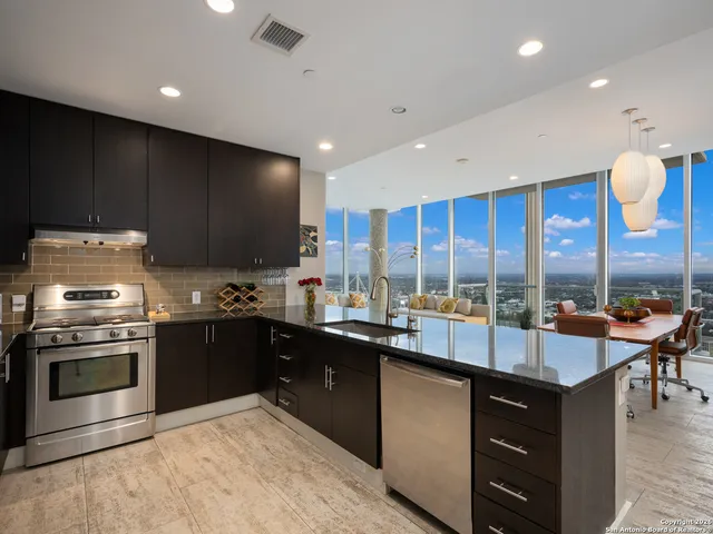 $725,000 | 610 East Market Street, Unit 2807, San Antonio, TX 78205