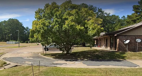 a view of a house with a yard and plants