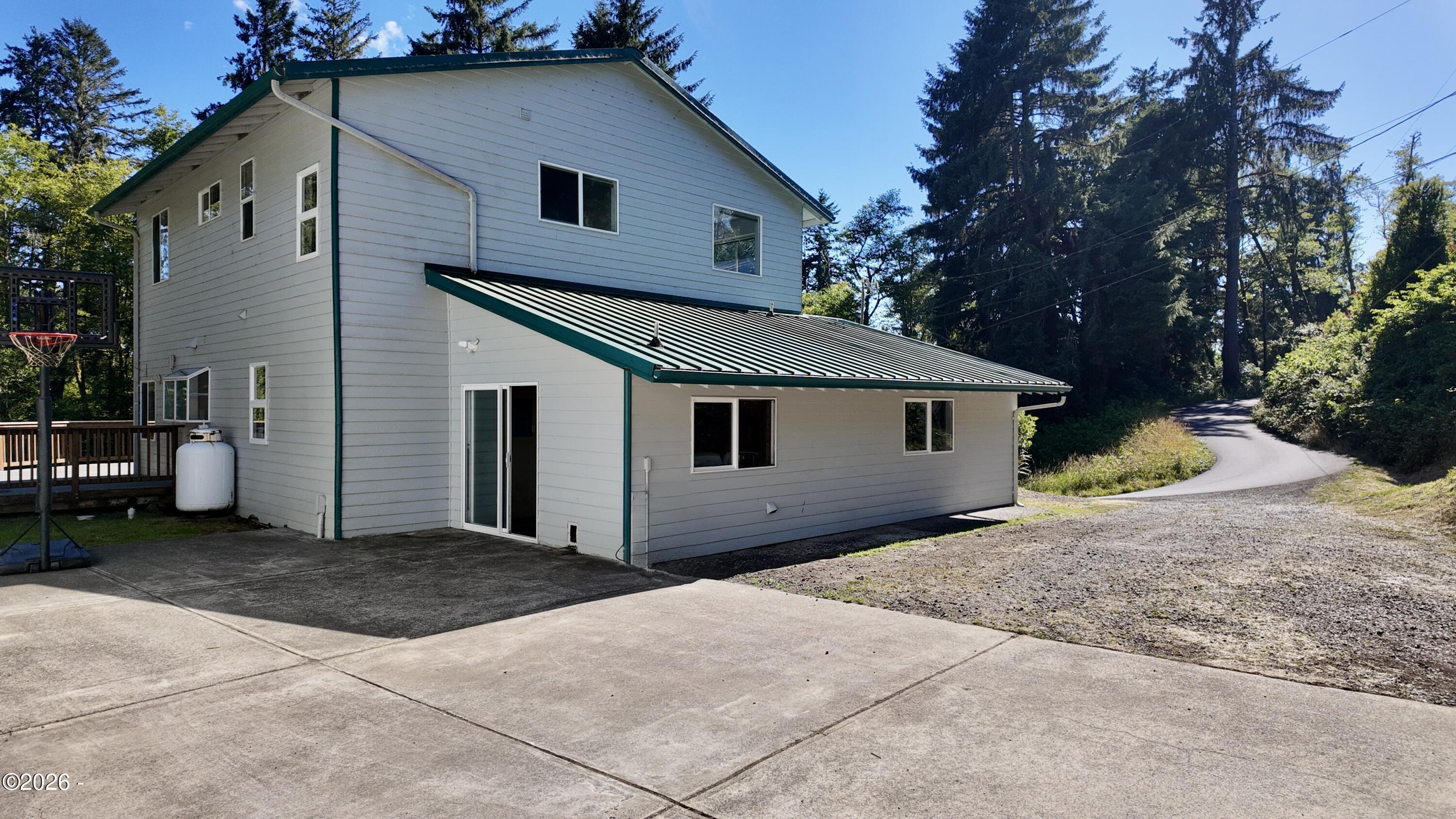 527 Southeast John Nye Road Newport, OR 97365 - Photo 4 of 36 Gallery Image 4