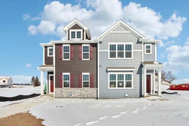 $400,000 | 1498 Olde Highlander Drive, Oconomowoc, WI 53066