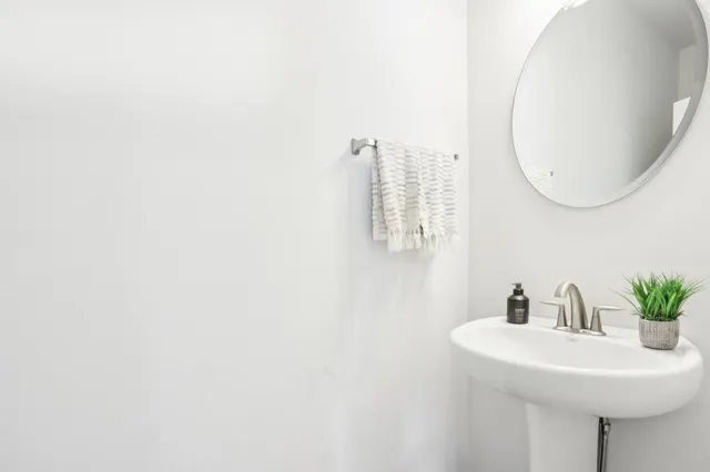 $400,000 | 1498 Olde Highlander Drive, Oconomowoc, WI 53066