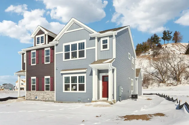 $400,000 | 1498 Olde Highlander Drive, Oconomowoc, WI 53066