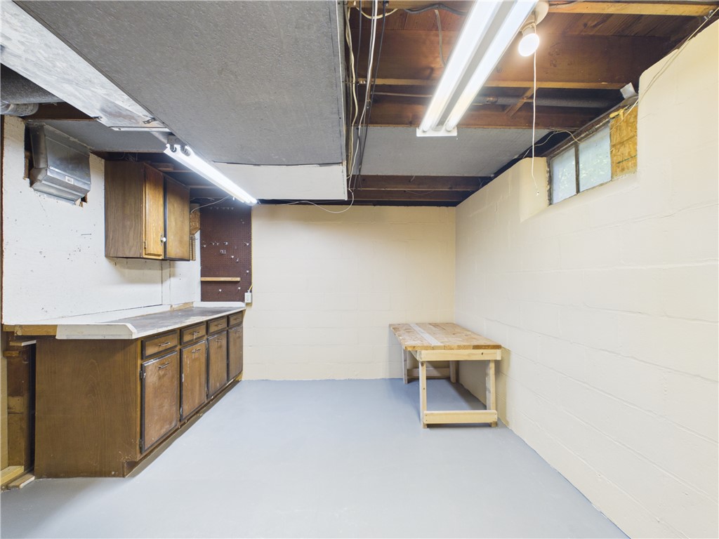 79 Ridgewood Drive Irondequoit, NY 14622 - Photo 44 of 50 Basement work room