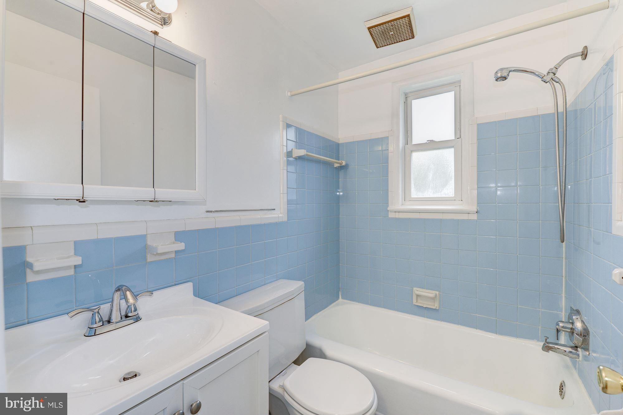 12510 Goodhill Road Silver Spring, MD 20906 - Photo 16 of 28 a bathroom with a sink toilet and tub