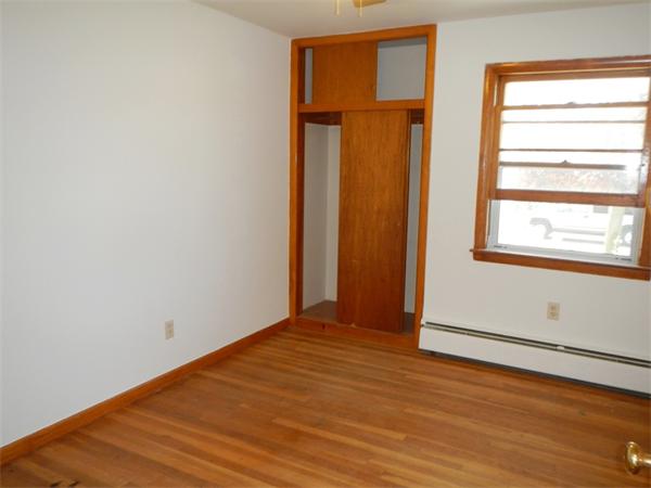 134 Mallowhill Road Springfield, MA 01129 - Photo 4 of 10