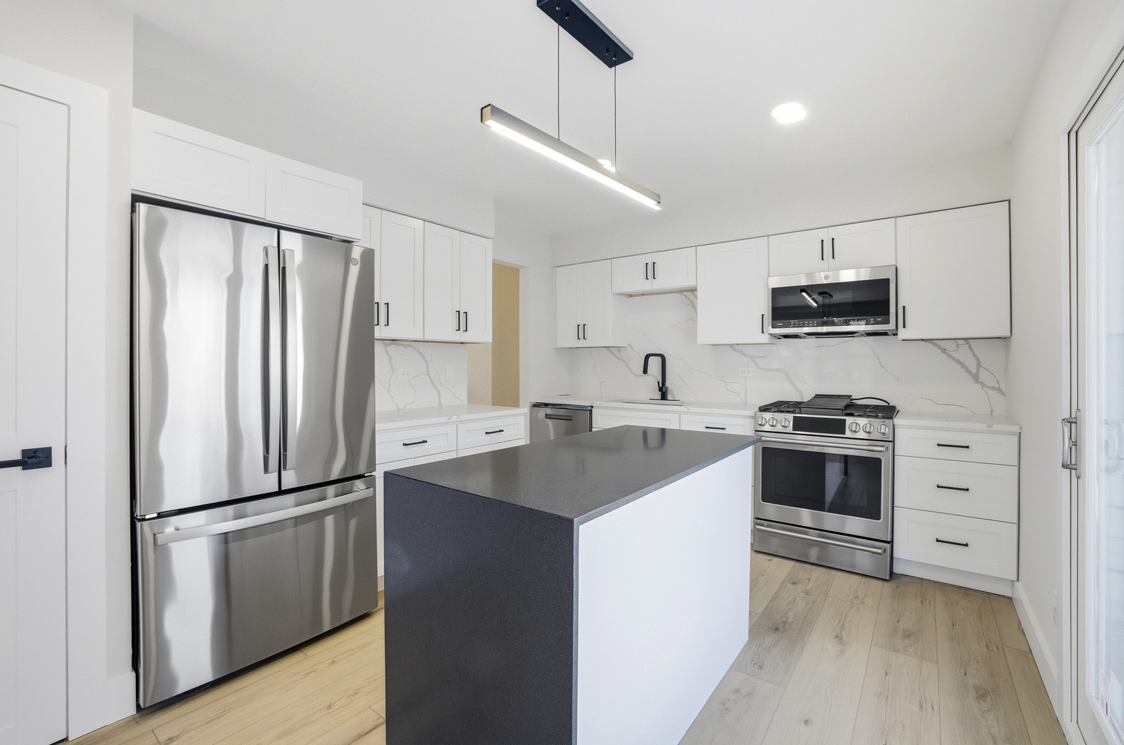 48 Starling Lane Naperville, IL 60565 - Photo 4 of 13