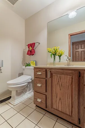 $600,000 | 544 Northampton Circle, Elk Grove Village, IL 60007