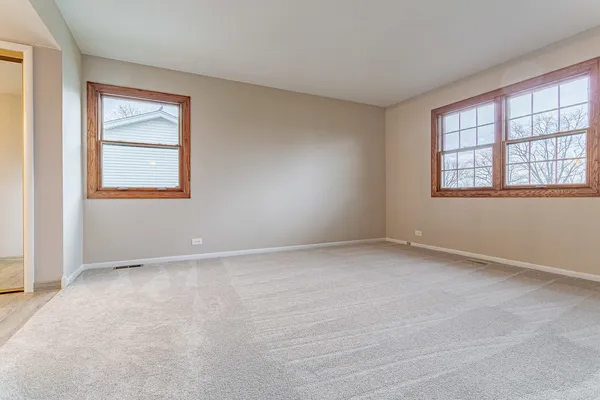 $600,000 | 544 Northampton Circle, Elk Grove Village, IL 60007