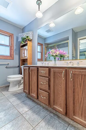 $600,000 | 544 Northampton Circle, Elk Grove Village, IL 60007