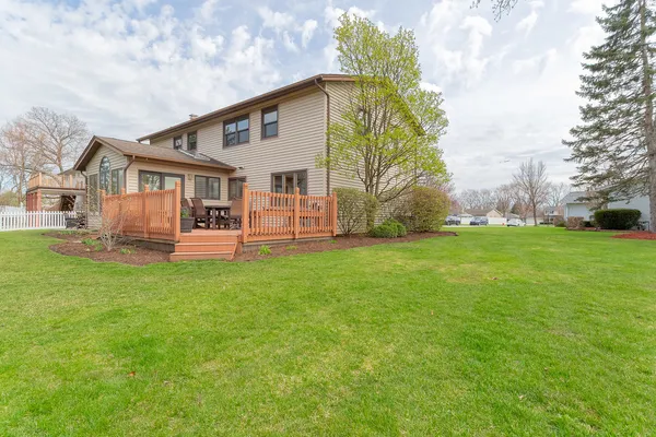 $600,000 | 544 Northampton Circle, Elk Grove Village, IL 60007