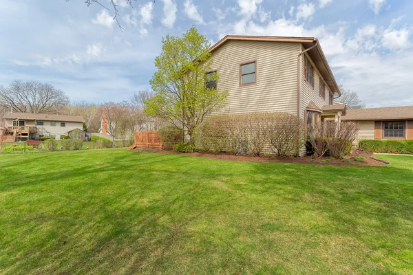 $600,000 | 544 Northampton Circle, Elk Grove Village, IL 60007
