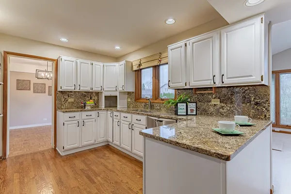 $600,000 | 544 Northampton Circle, Elk Grove Village, IL 60007