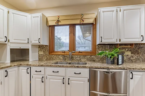 $600,000 | 544 Northampton Circle, Elk Grove Village, IL 60007