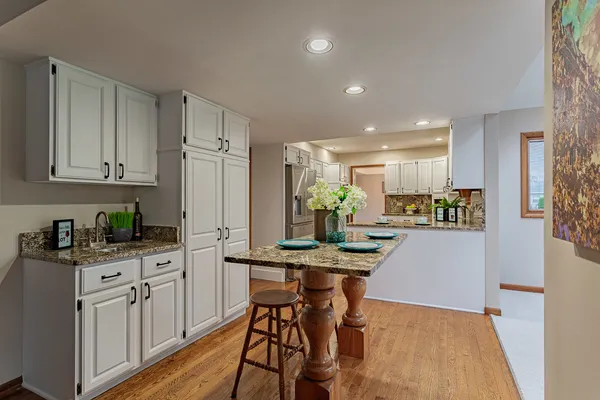 $600,000 | 544 Northampton Circle, Elk Grove Village, IL 60007
